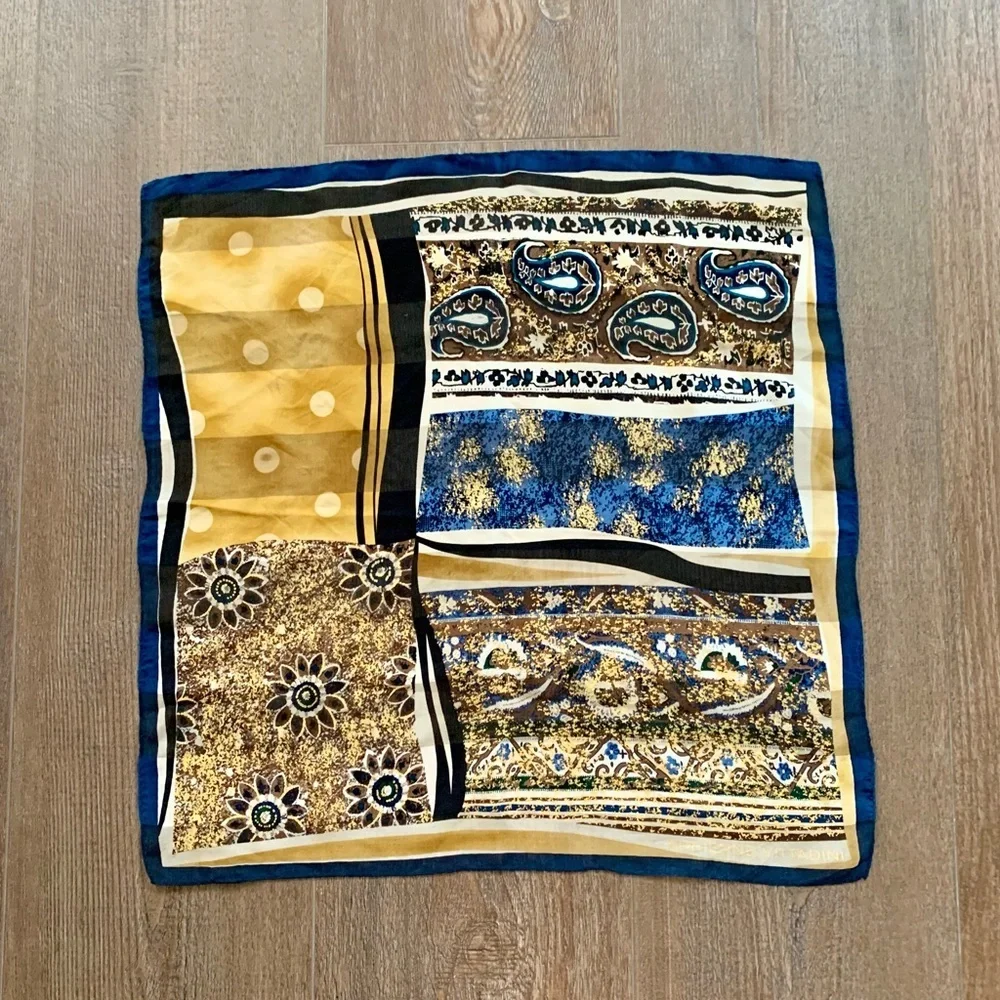 Vintage Adrienne Vittadini scarf 20/20 inch